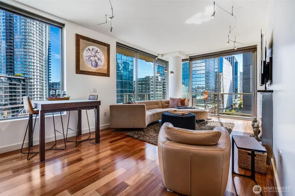 $3,100 | 910 Lenora Street, Unit S1203, Seattle, WA 98121
