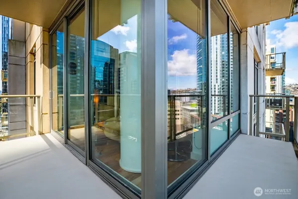 $3,100 | 910 Lenora Street, Unit S1203, Seattle, WA 98121