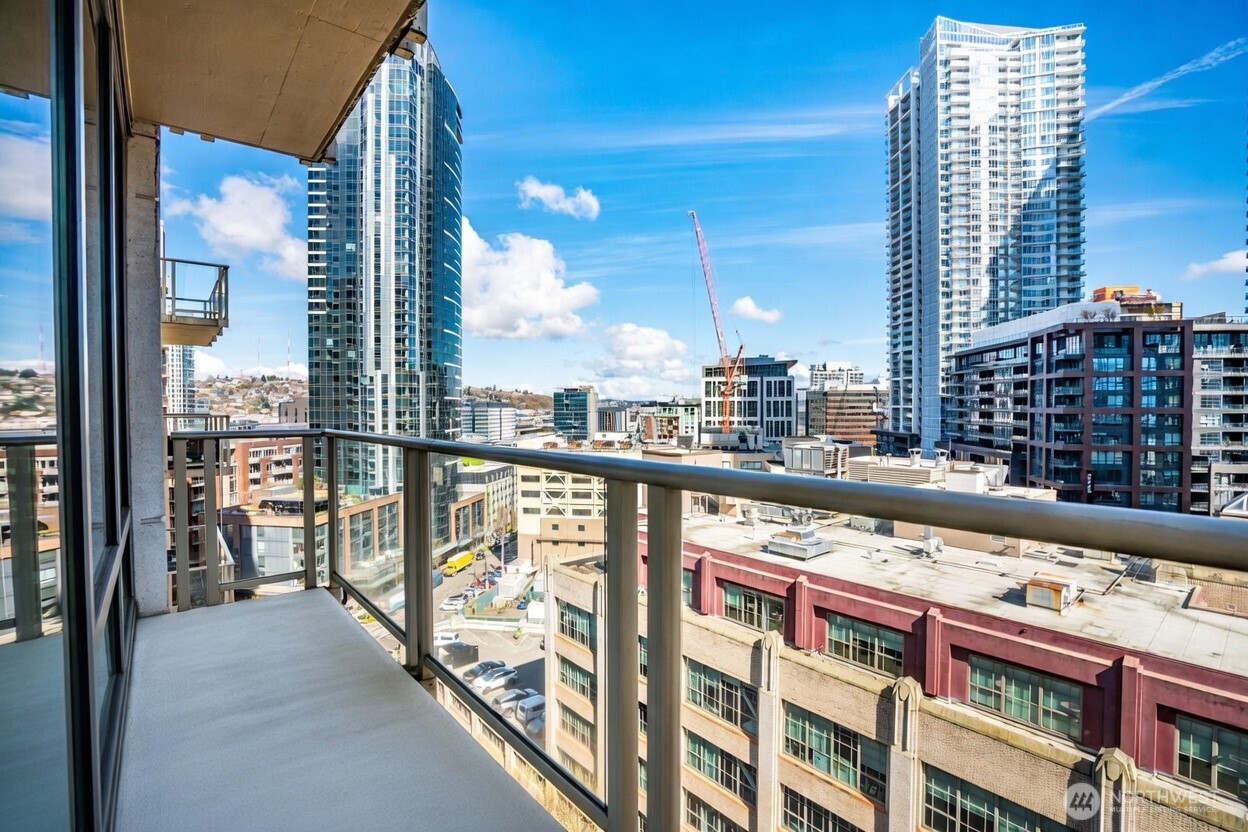 910 Lenora Street, Unit S1203 Seattle, WA 98121 - Photo 7 of 38
