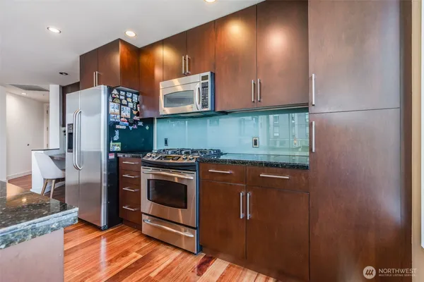 $3,100 | 910 Lenora Street, Unit S1203, Seattle, WA 98121