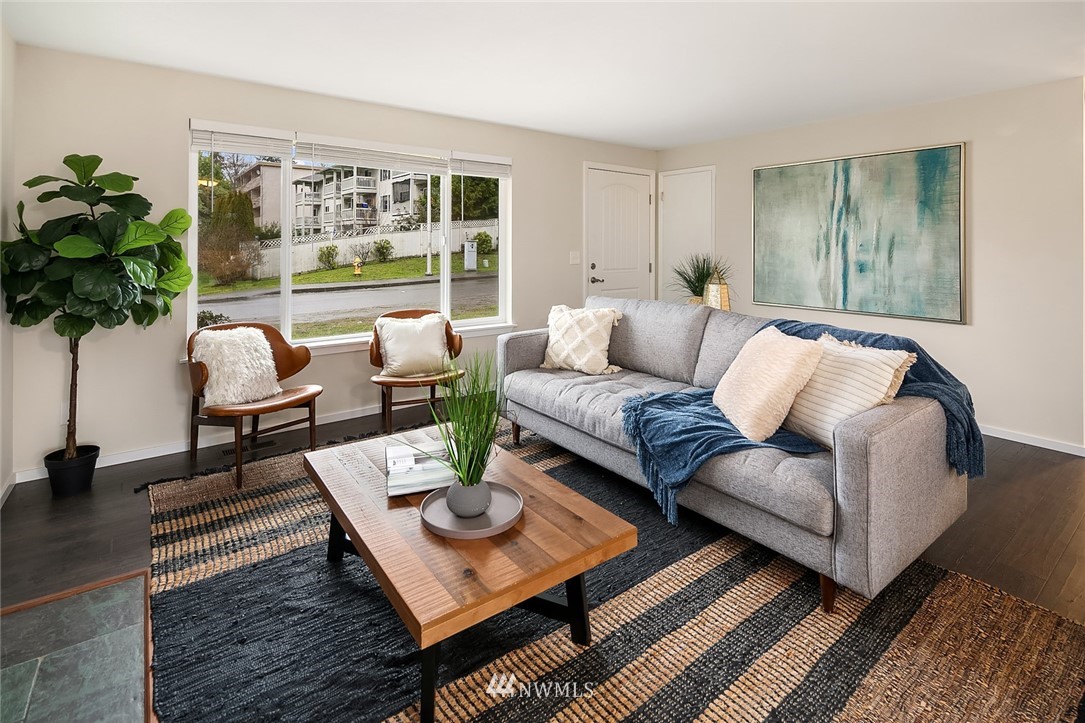 2511 Northeast 9th Place Renton, WA 98056 - Photo 3 of 18