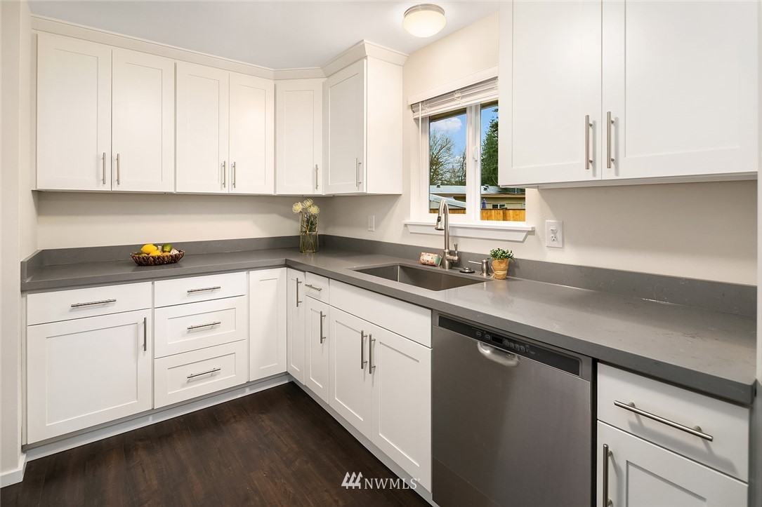 2511 Northeast 9th Place Renton, WA 98056 - Photo 9 of 18