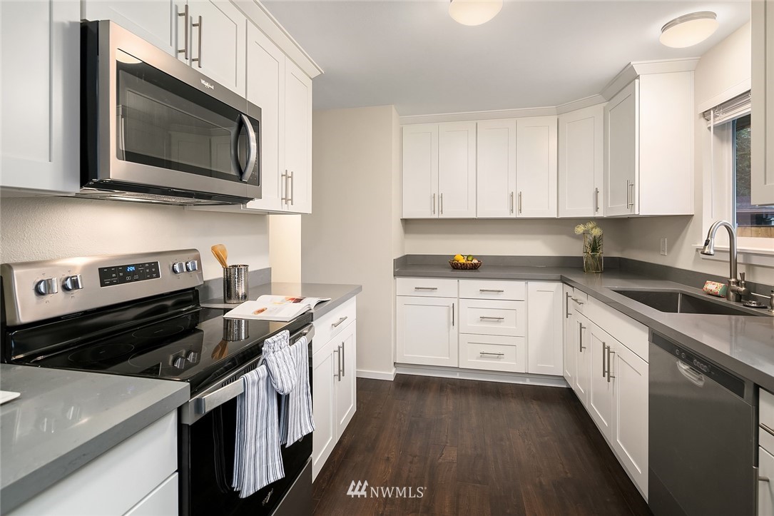 2511 Northeast 9th Place Renton, WA 98056 - Photo 10 of 18