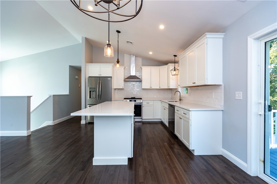 3 June Court West Warwick, RI 02893 - Photo 5 of 38