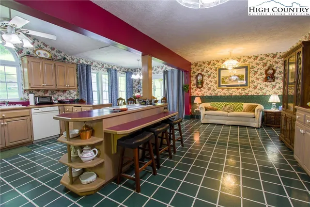 $625,000 | 581 North Fork New River Road, Lansing, NC 28643