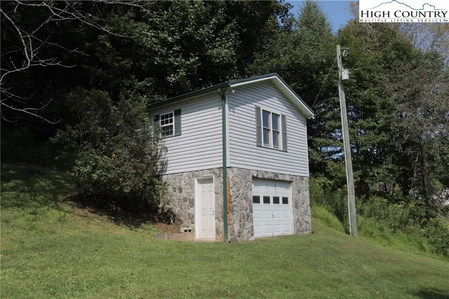 $625,000 | 581 North Fork New River Road, Lansing, NC 28643