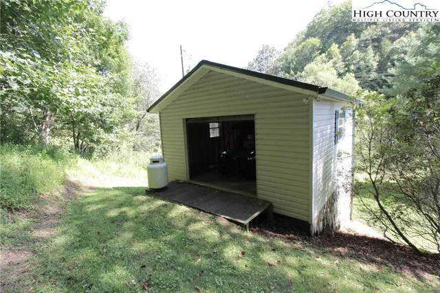 $625,000 | 581 North Fork New River Road, Lansing, NC 28643