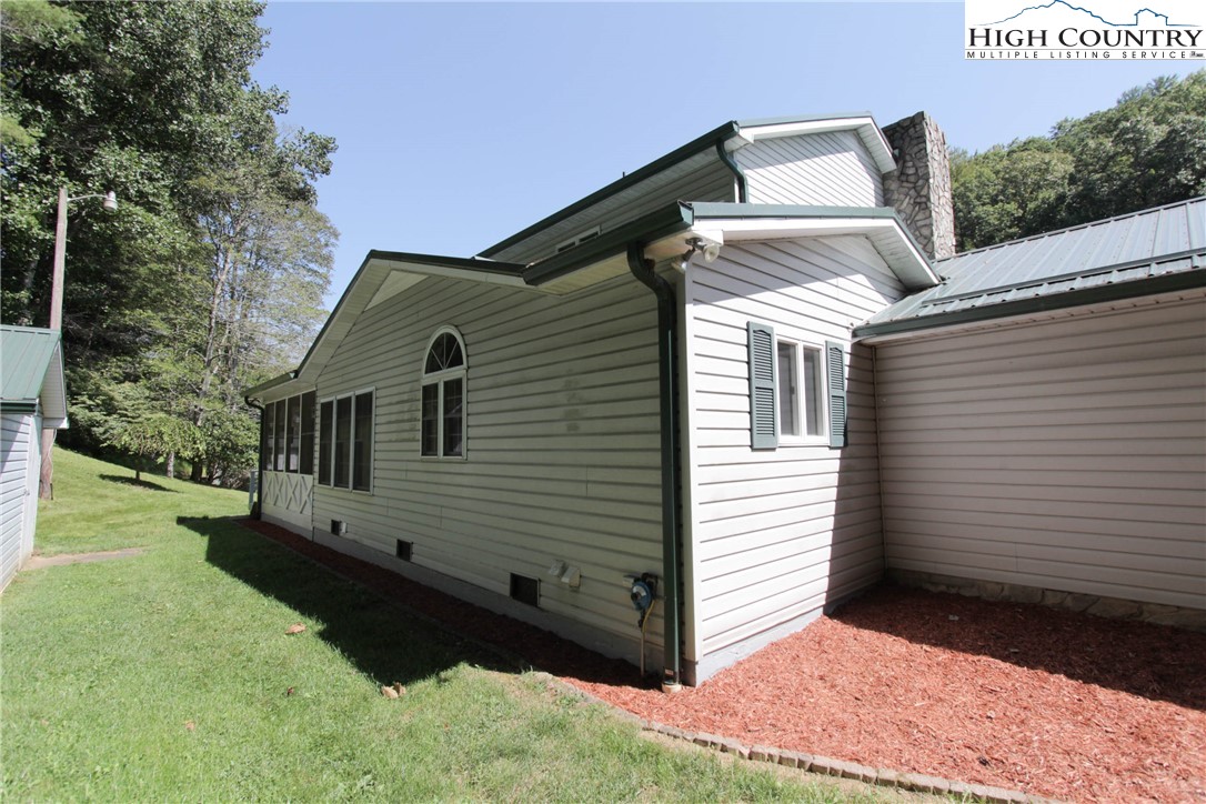 581 North Fork New River Road Lansing, NC 28643 - Photo 7 of 44