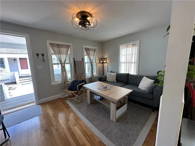 $1,900 | 219 Purgatory Road, Middletown, RI 02842