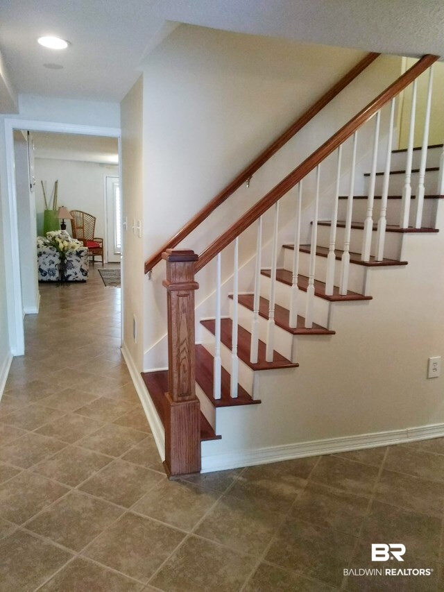 710 South Mobile Street, Unit 23 Fairhope, AL 36532 - Photo 7 of 42 Foyer to den