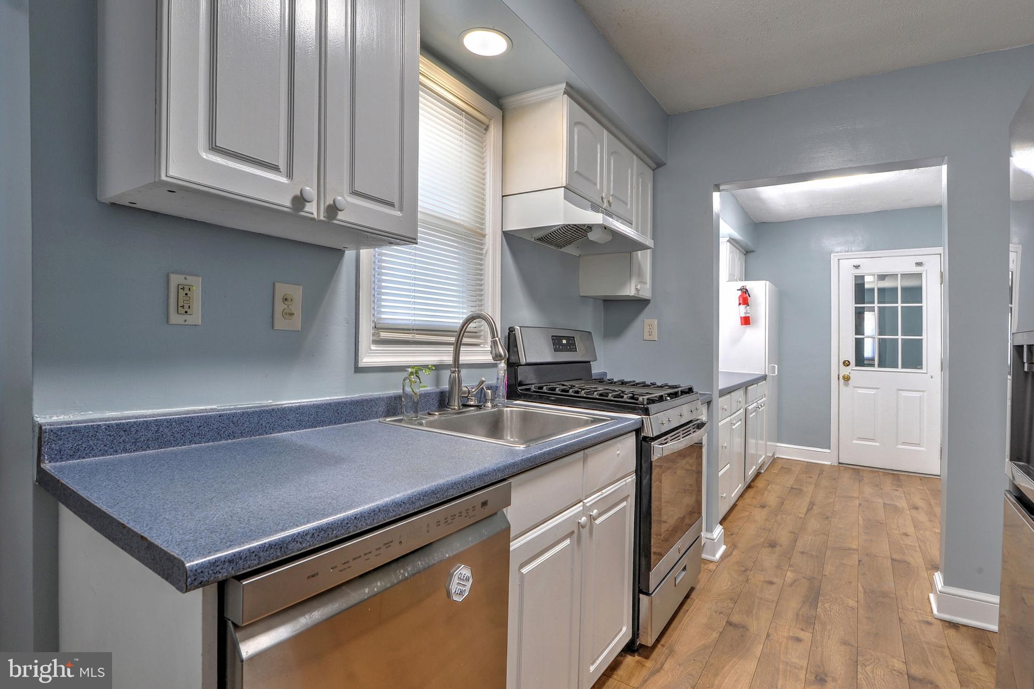 8016 Old Georgetown Road Bethesda, MD 20814 - Photo 11 of 36 Kitchen