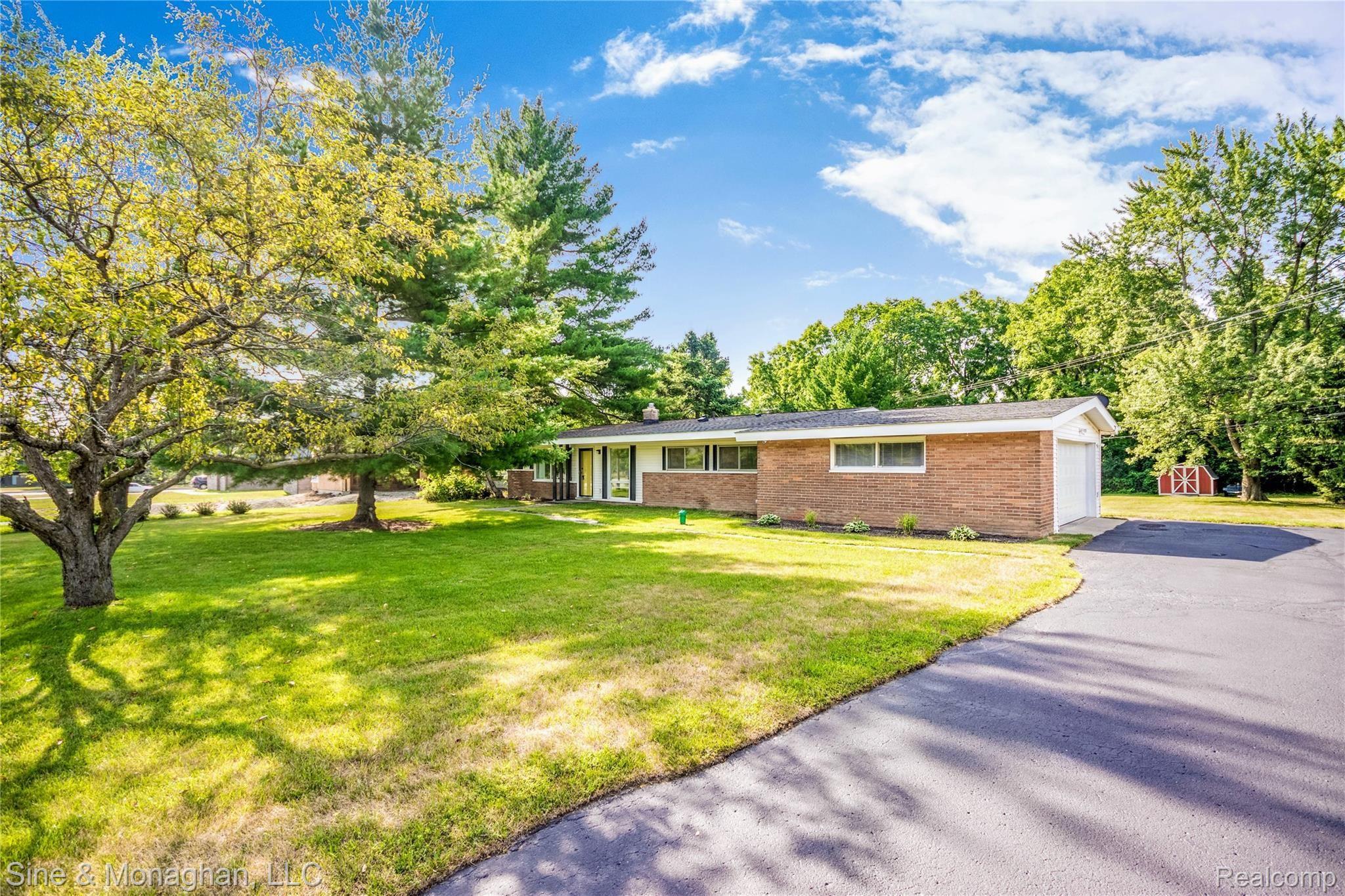 55 Stark Road Rochester, MI 48307 - Photo 2 of 37 DSC_8757-Edit.jpg