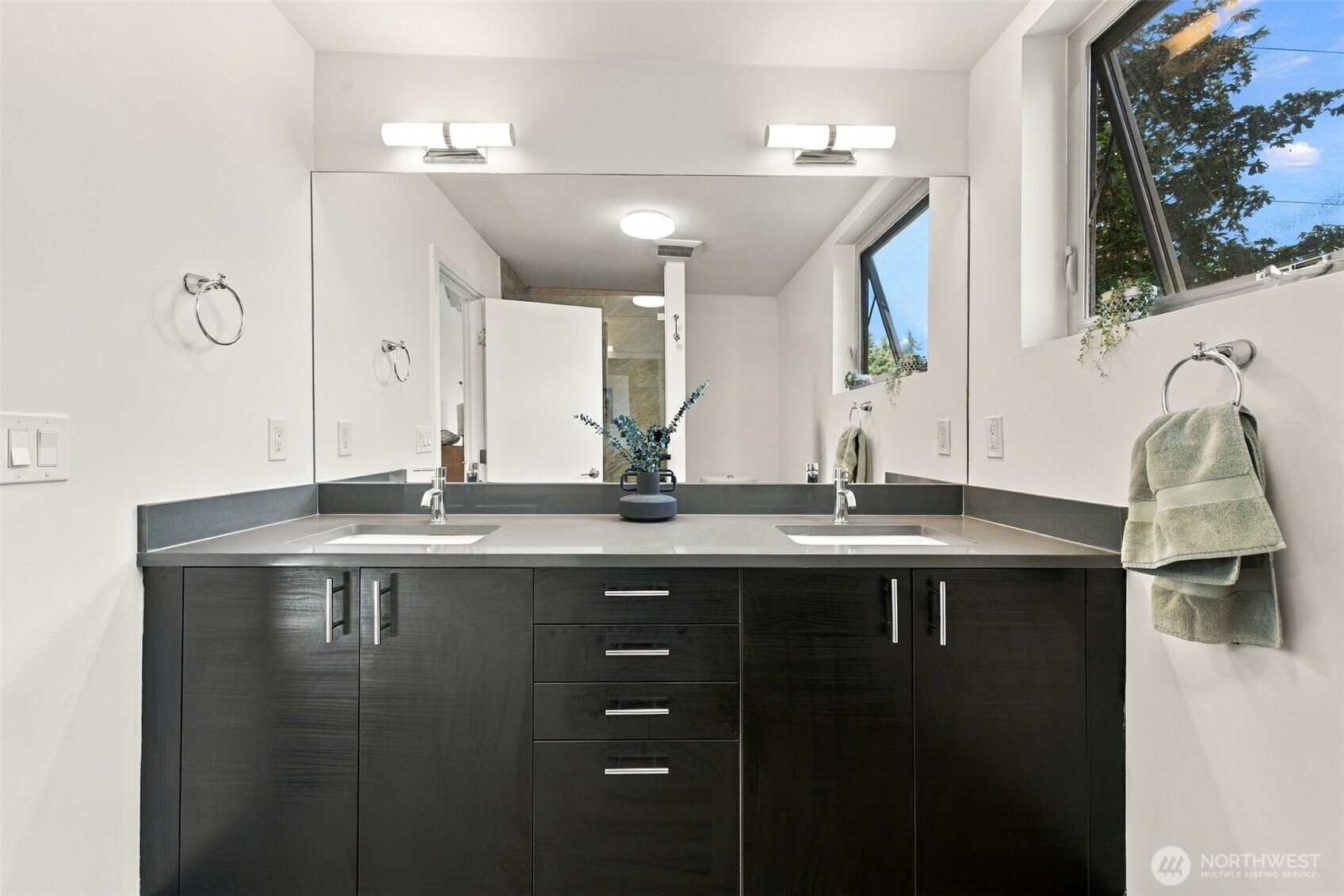 8644 Delridge Way Southwest, Unit B Seattle, WA 98106 - Photo 14 of 35 Gallery Image 14