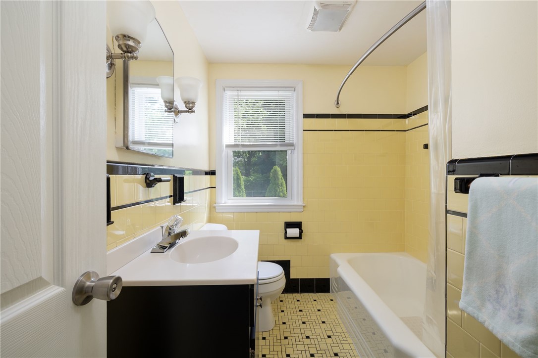 61 Knowles Drive Warwick, RI 02888 - Photo 16 of 43 First floor full bath