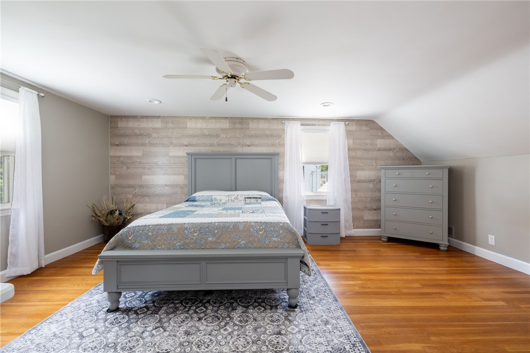 61 Knowles Drive Warwick, RI 02888 - Photo 23 of 43 Large bedroom with striking accent wall