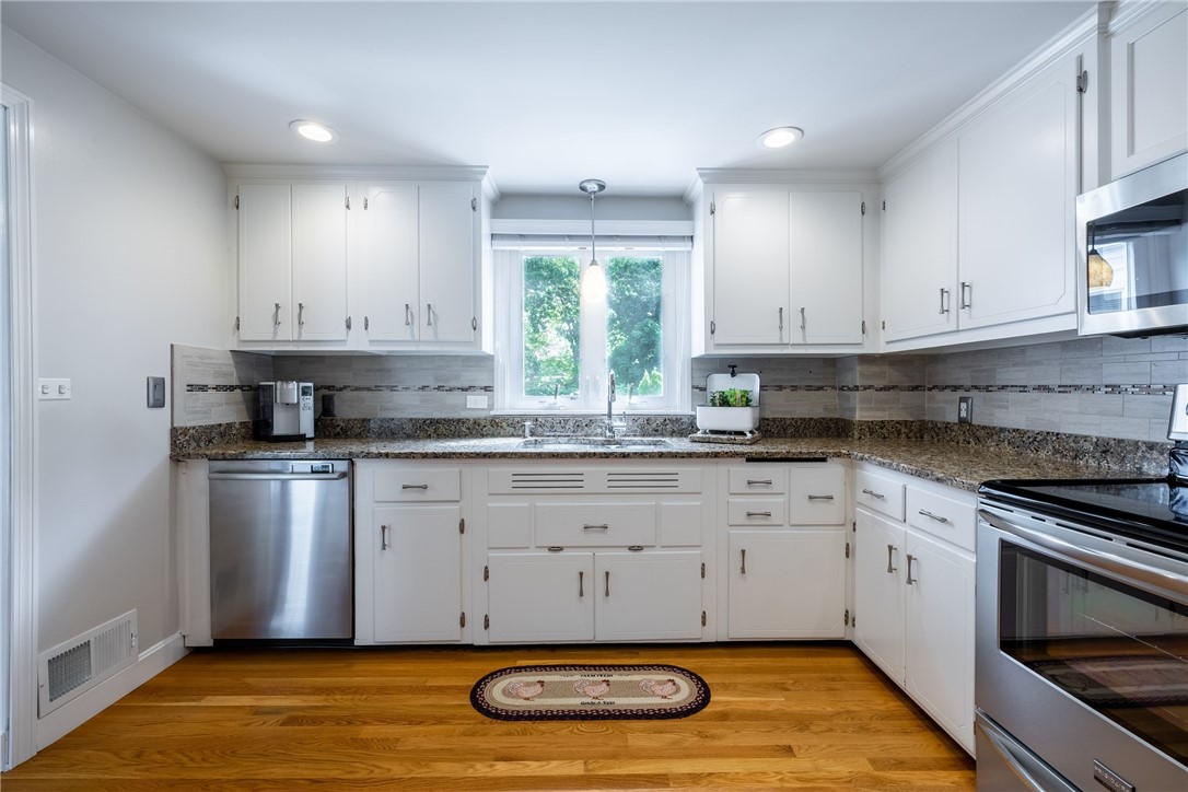 61 Knowles Drive Warwick, RI 02888 - Photo 9 of 43