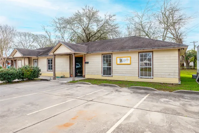 $1,200 | 1401 Cedar Drive, La Marque, TX 77568