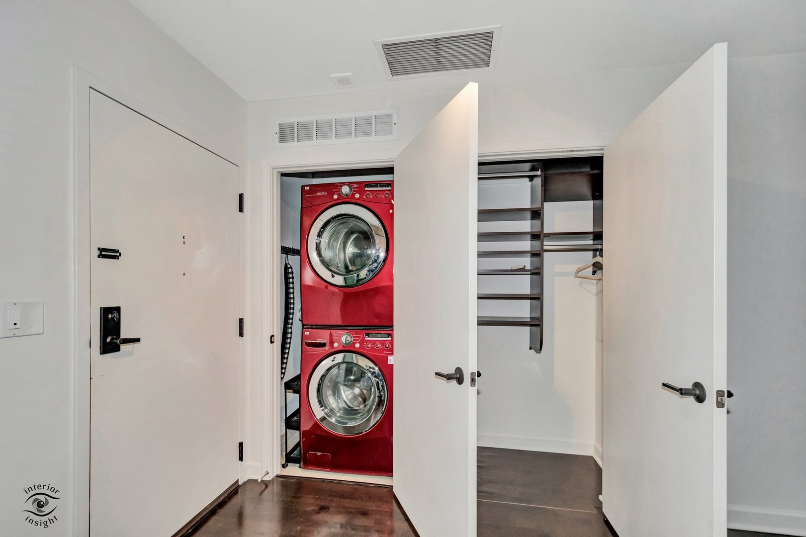 845 North Kingsbury Street, Unit 211 Chicago, IL 60610 - Photo 19 of 26 a view of an entryway with wooden floor