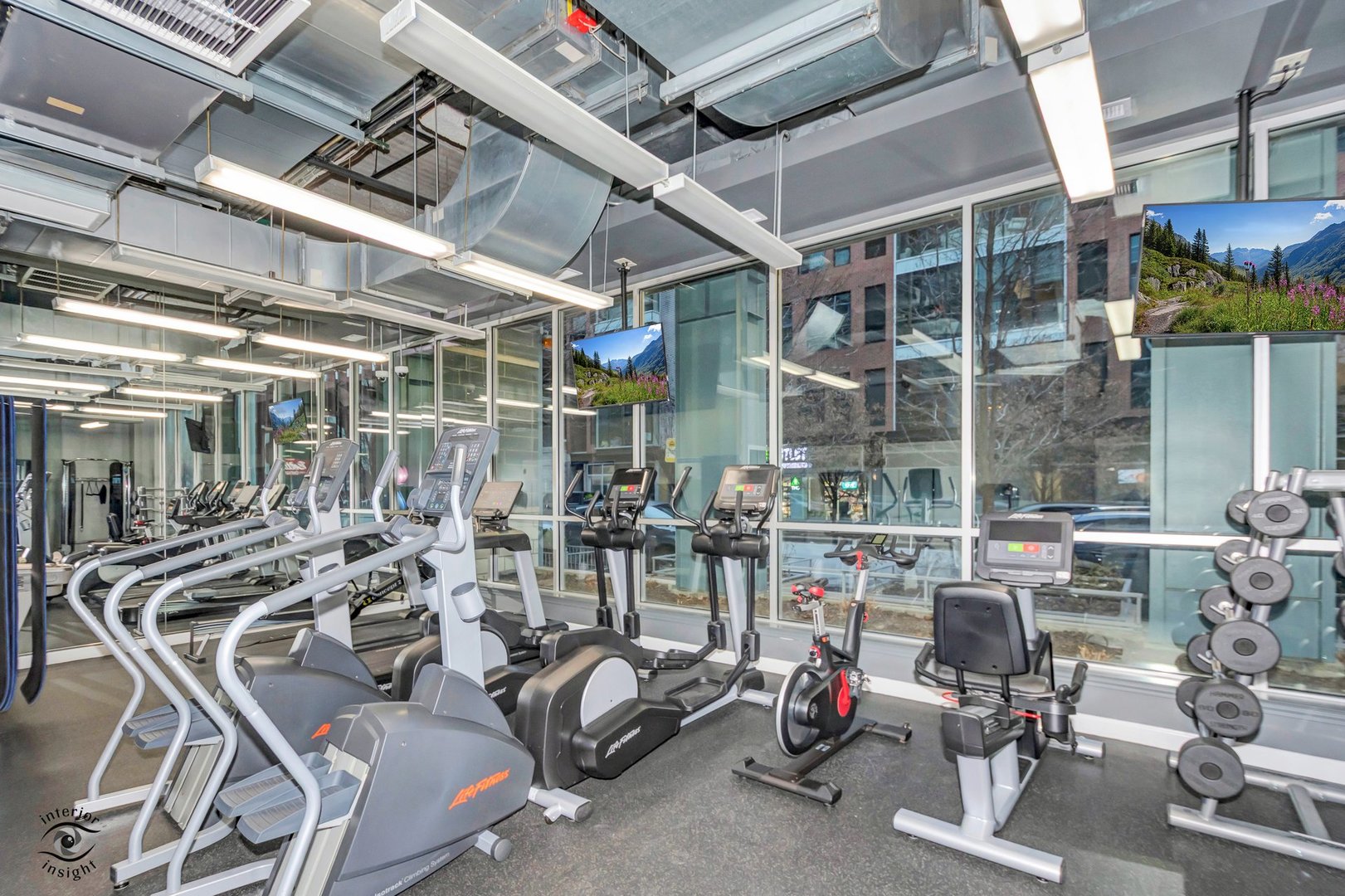845 North Kingsbury Street, Unit 211 Chicago, IL 60610 - Photo 21 of 26 a view of a room with gym equipment