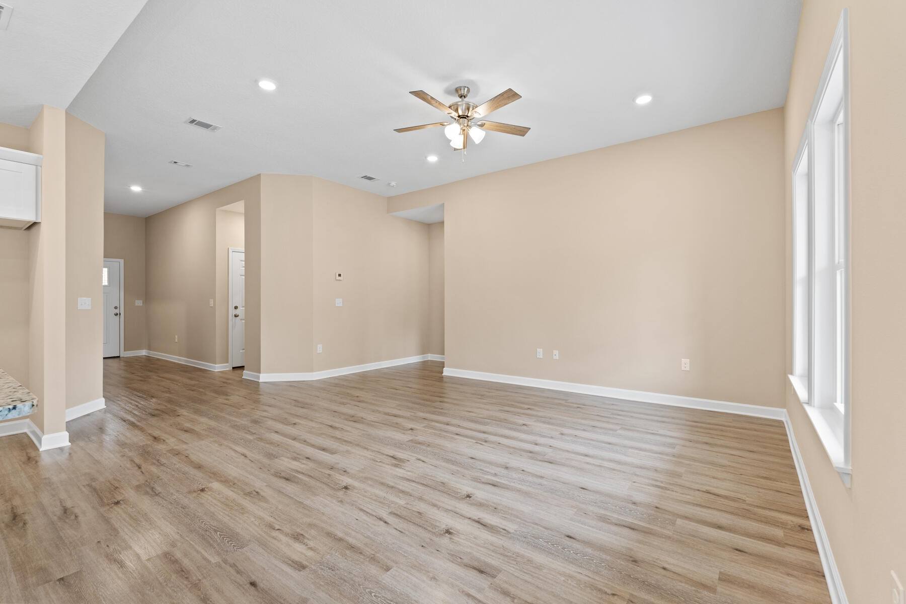 5758 Wayne Rogers Road Crestview, FL 32539 - Photo 8 of 25 DSC01981