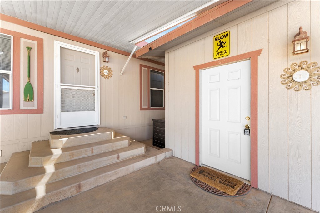 5900 Colorado River Road, Unit 18 Blythe, CA 92225 - Photo 32 of 58 Entry to house and garage