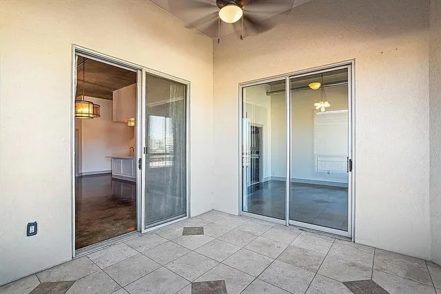 a view of entryway with a bathroom