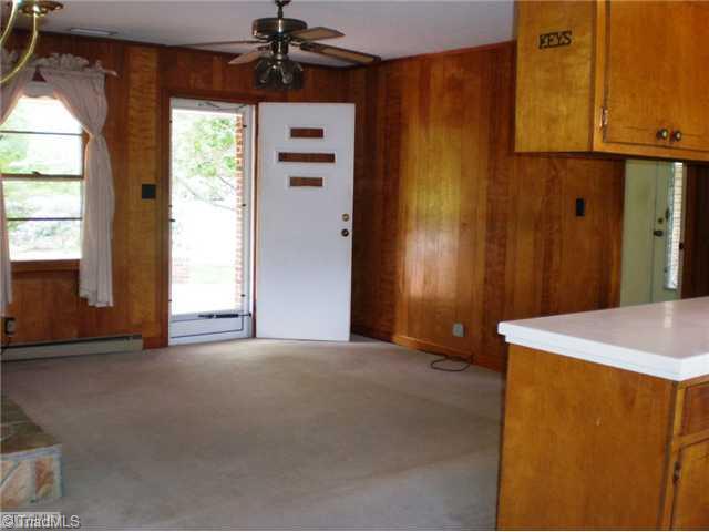 8624 Hudson James Road Summerfield, NC 27358 - Photo 9 of 15 Den/Family/Great Room.