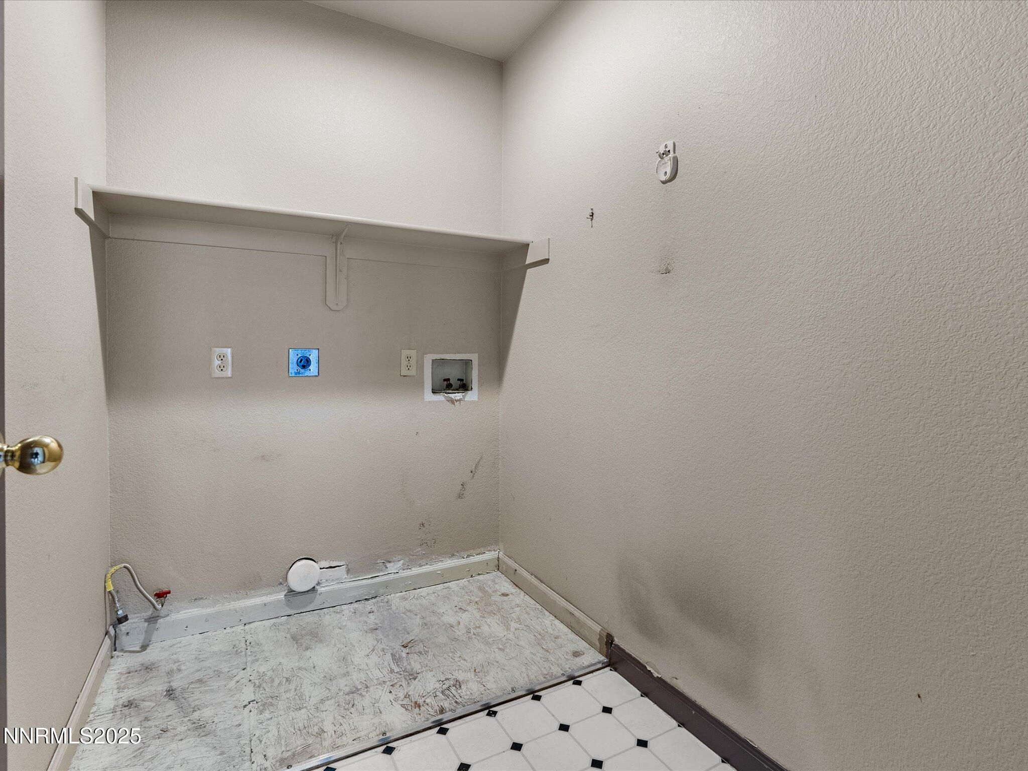 450 Len Circle Reno, NV 89511 - Photo 24 of 44 a view of a room