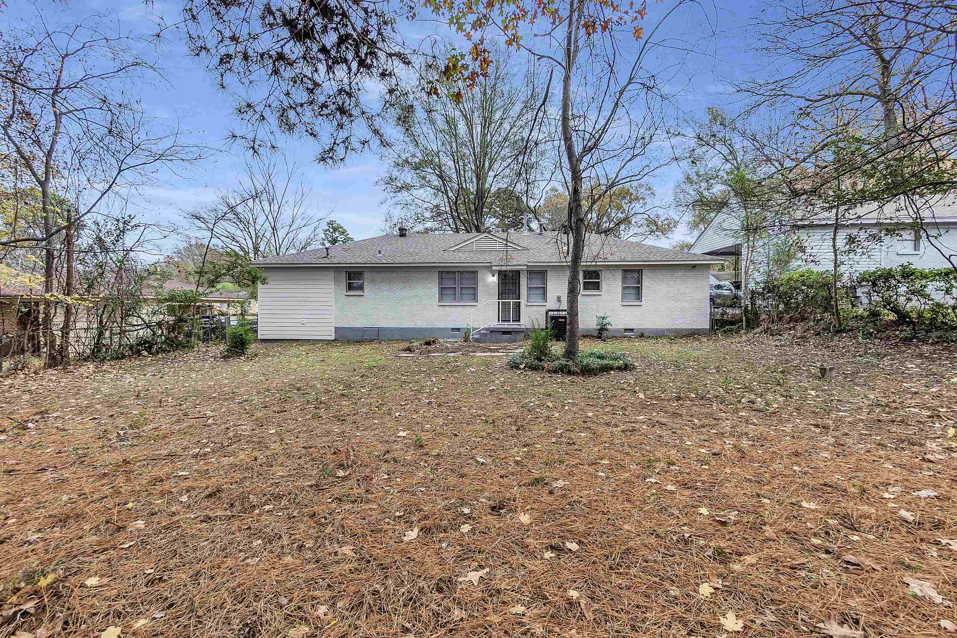 4155 Coventry Drive Memphis, TN 38127 - Photo 18 of 20 a front view of a house with garden