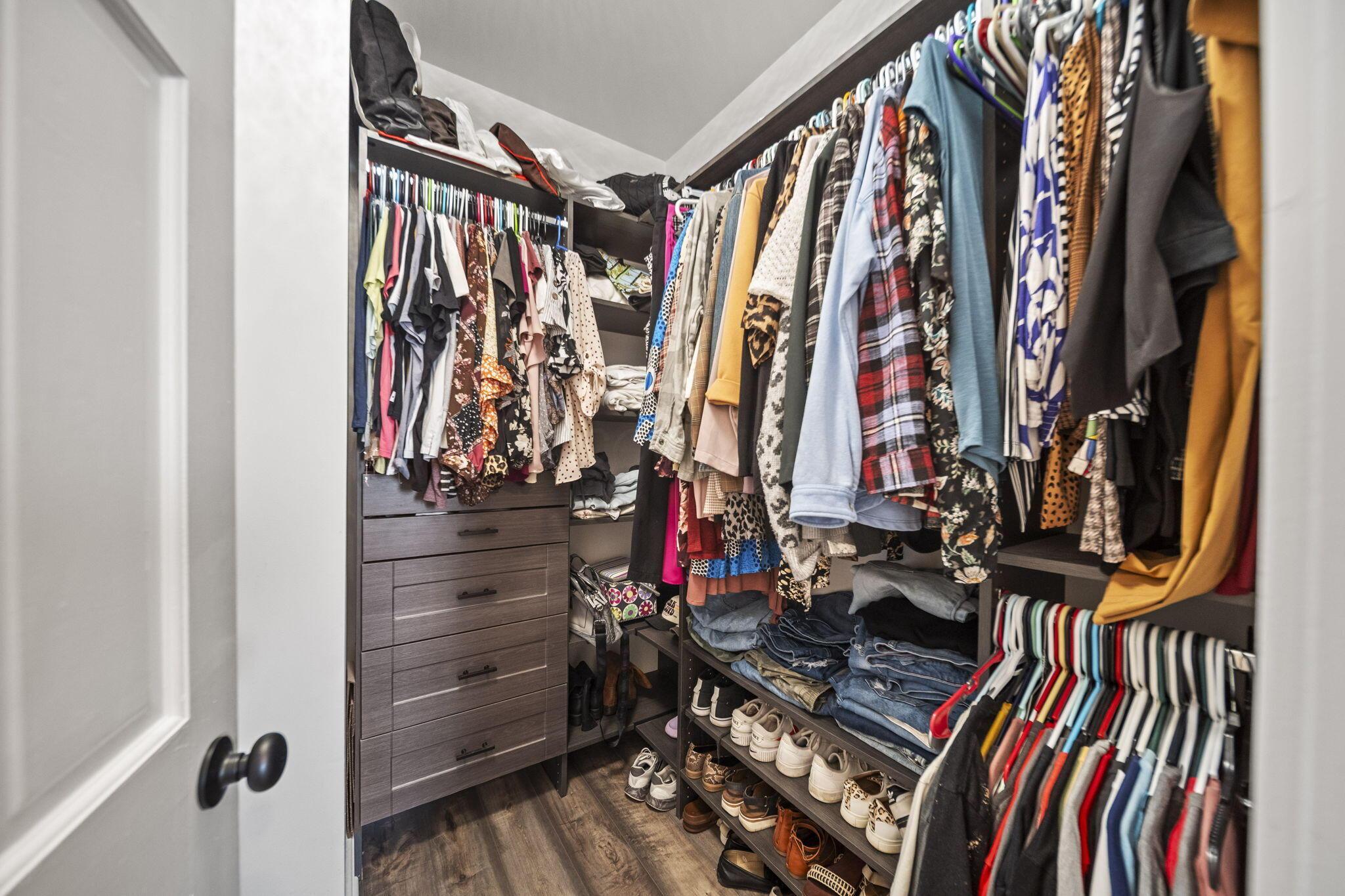 29814 Wolfe Road Circleville, OH 43113 - Photo 28 of 95 MAIN HOUSE MASTER WALKIN CLOSET