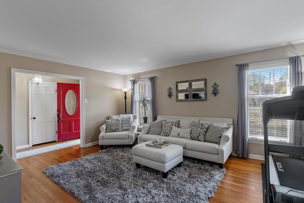 5580 Normandy Road Memphis, TN 38120 - Photo 4 of 25 a living room with furniture rug and window