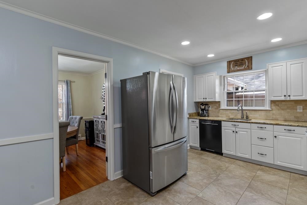 5580 Normandy Road Memphis, TN 38120 - Photo 8 of 25 a kitchen with stainless steel appliances granite countertop a refrigerator a stove and a sink