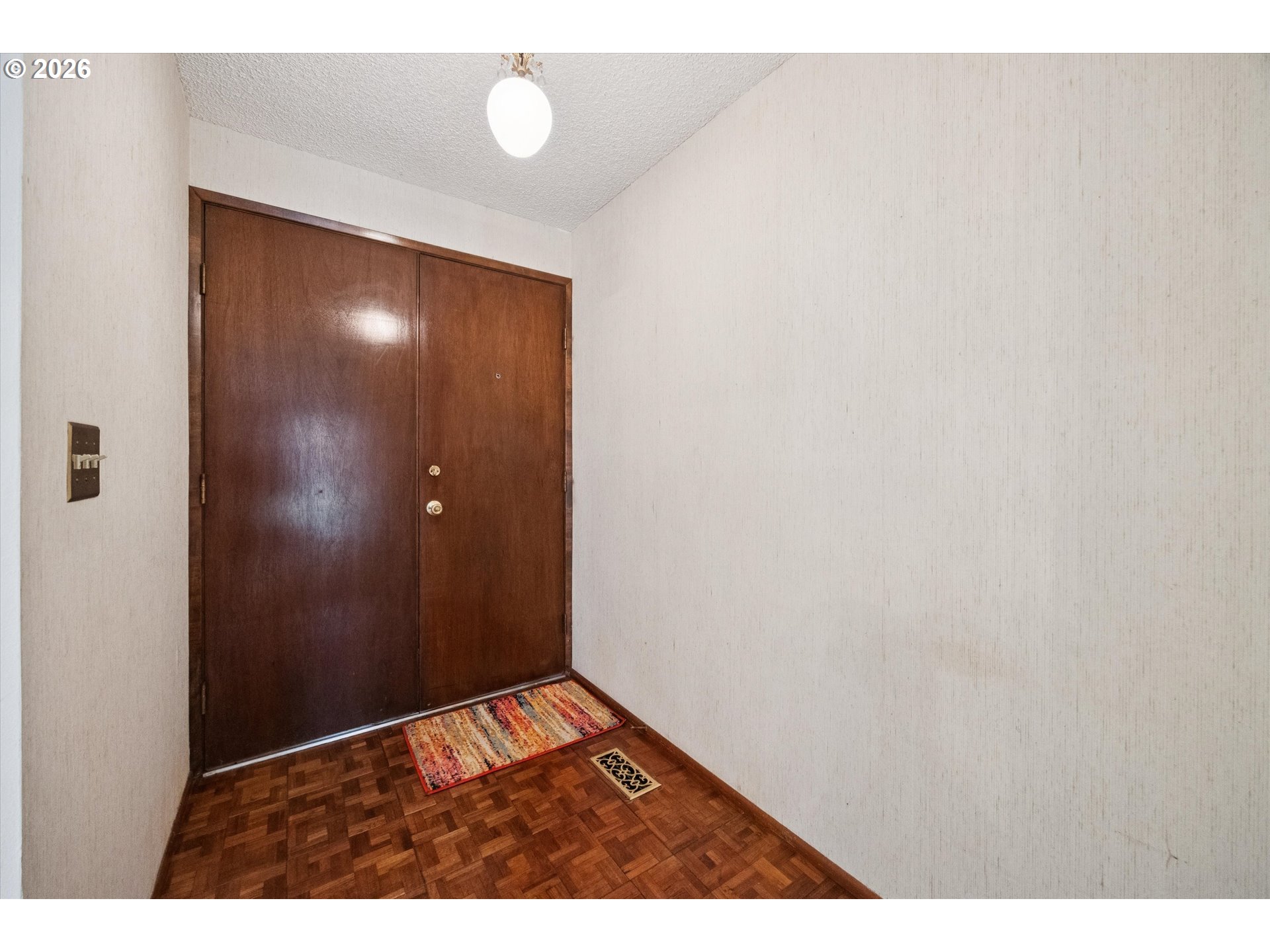 15116 Southwest Trillium Lane Beaverton, OR 97007 - Photo 3 of 30 Entrance/Foyer