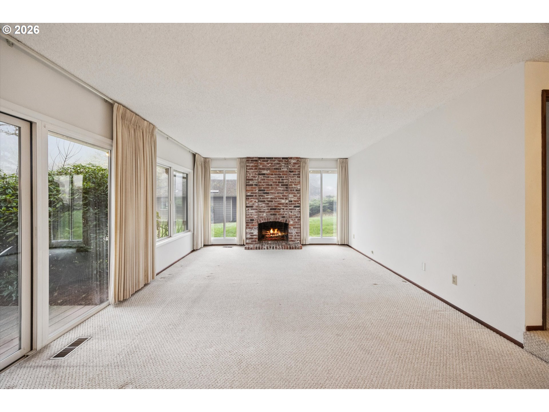 15116 Southwest Trillium Lane Beaverton, OR 97007 - Photo 4 of 30 Living Room