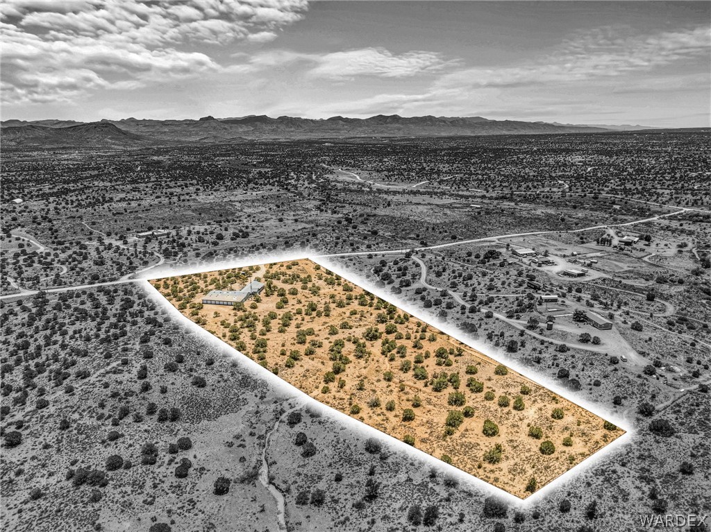 2401 North Stephan Road Kingman, AZ 86401 - Photo 85 of 92 Expansive desert landscape featuring a single-story structure, perimeter highlighted, and surrounding roads