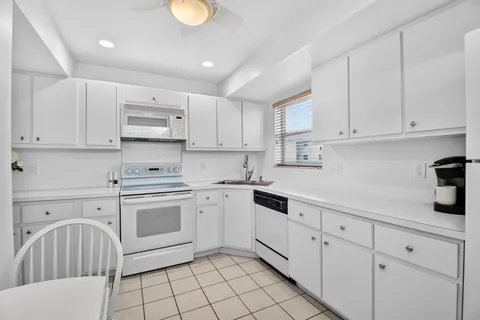 $234,900 | 25 Colonial Club Drive, Unit 205, Boynton Beach, FL 33435