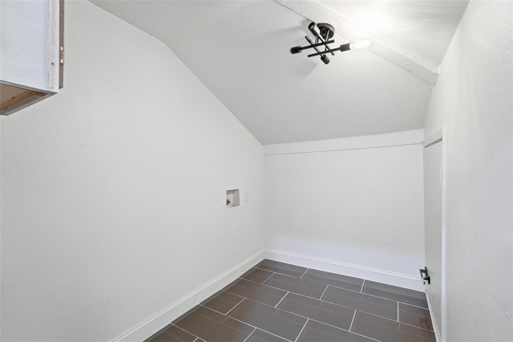 10332 Muskogee Circle Dallas, TX 75217 - Photo 26 of 39 a view of a workspace