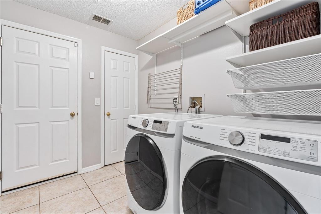 325 Longshadows Court Ocoee, FL 34761 - Photo 20 of 34 a utility room with dryer and washer