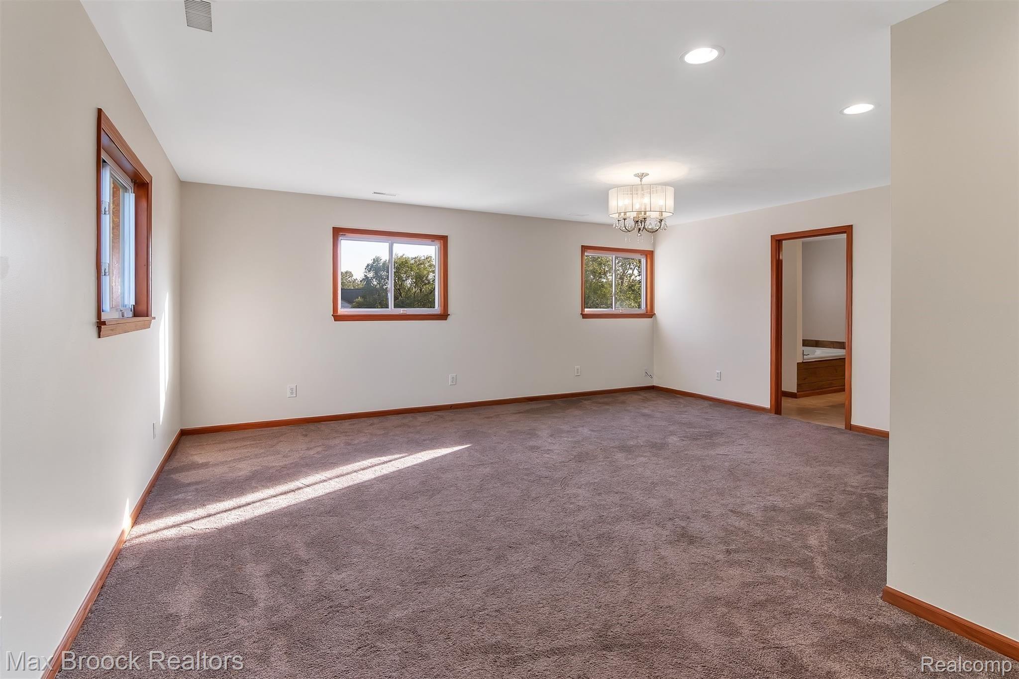 2200 Lindell Road Sterling Heights, MI 48310 - Photo 15 of 30 18-2200 Lindell Rd -windowstill-rea.jpg