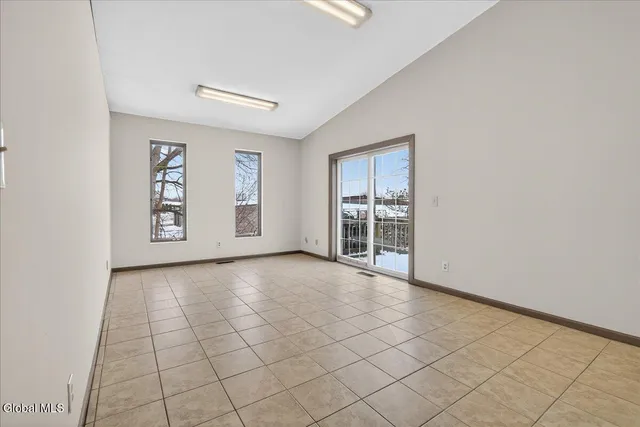 $2,500 | 54 Freemans Bridge Road, Unit 54A, Glenville, NY 12302