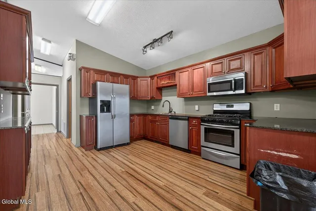 $2,500 | 54 Freemans Bridge Road, Unit 54A, Glenville, NY 12302