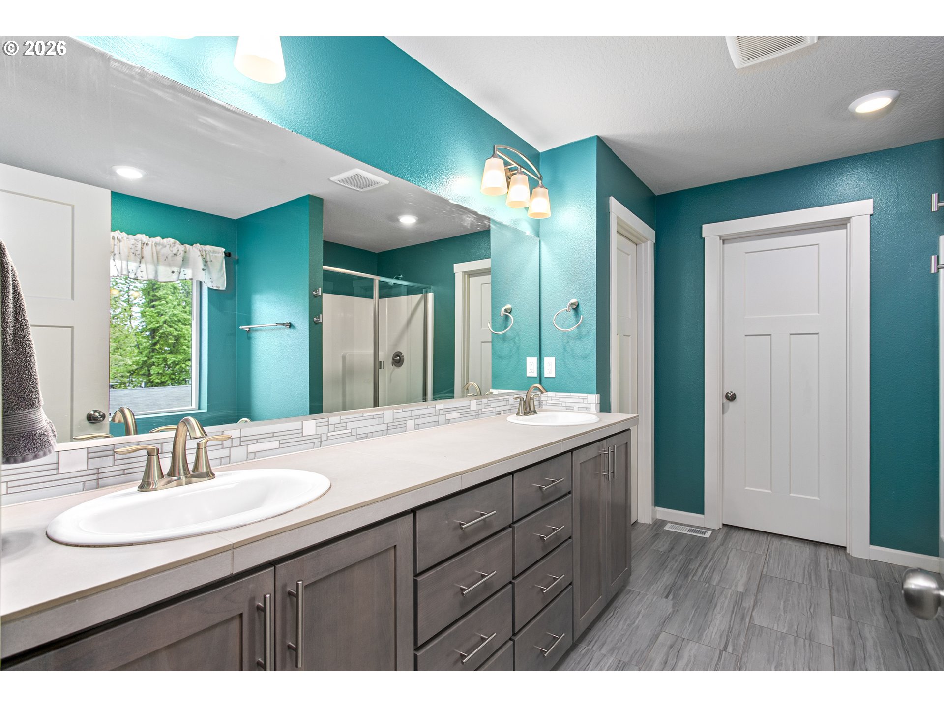 492 Southwest 15th Avenue Canby, OR 97013 - Photo 19 of 41 Owner's Suite Bathroom