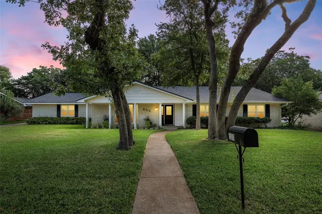 $380,000 | 833 Arlington Drive, Woodway, TX 76712