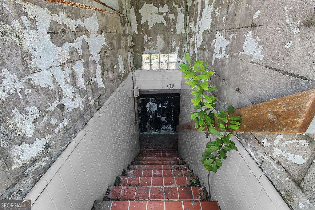 20 Taylor Street Tybee Island, GA 31328 - Photo 28 of 85 a view of entryway with flower pots