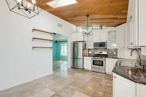 $3,999 | 2404 Barton Skyway, Austin, TX 78704