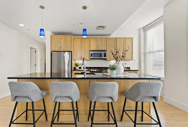 $949,000 | 70 Lincoln Street, Unit L312, Boston, MA 02111