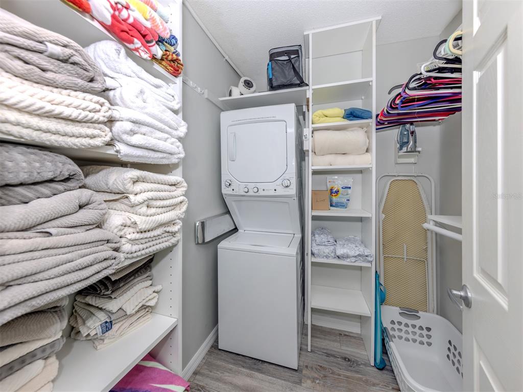 1555 Tarpon Center Drive, Unit 140 Venice, FL 34285 - Photo 20 of 60 a utility room with dryer and washer