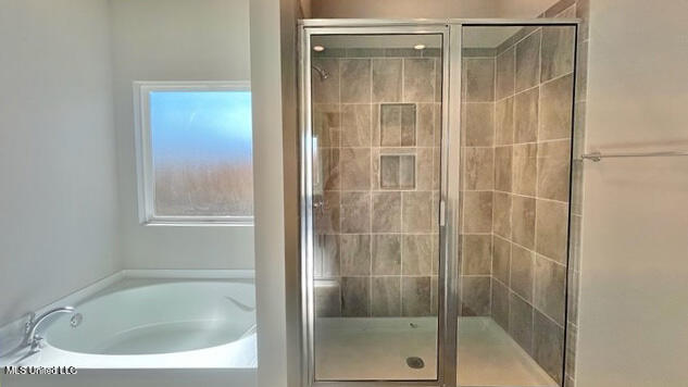 9510 Mossy Road Biloxi, MS 39532 - Photo 26 of 30 Primary Bath Soaking Tub and Walk in Sho
