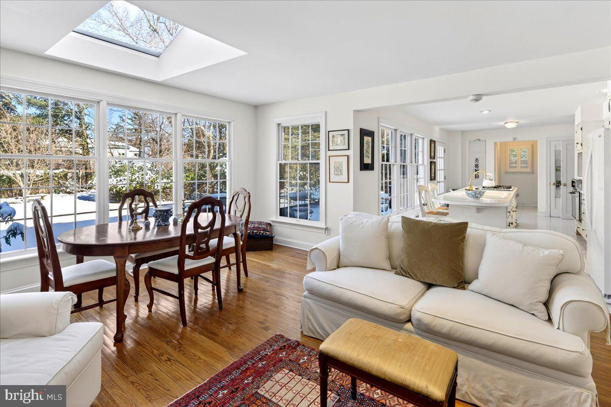 300 Western Way Princeton, NJ 08540 - Photo 14 of 42 Dining area below skylight