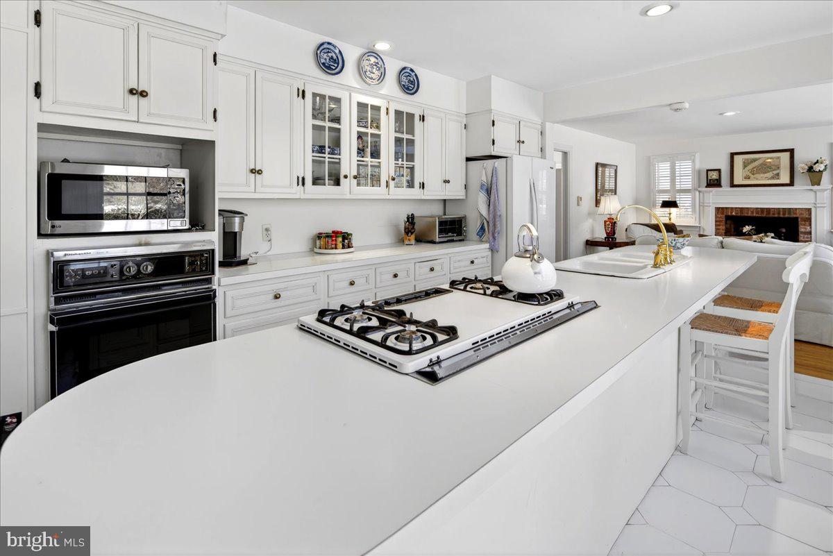 300 Western Way Princeton, NJ 08540 - Photo 10 of 42 Center island with cooktop